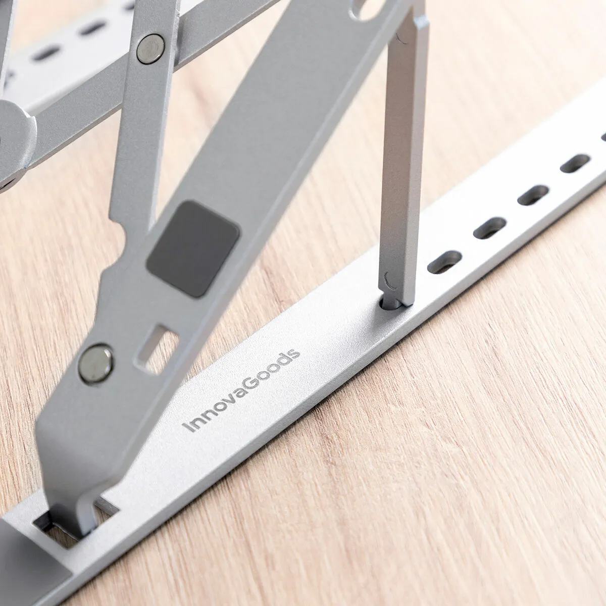 Folding and Adjustable Laptop Stand Flastan