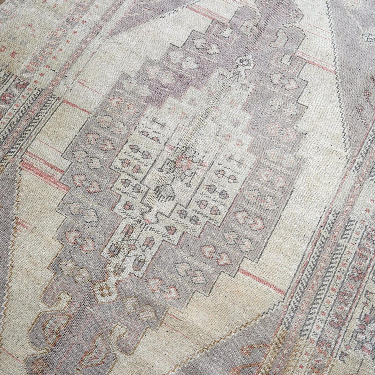 Vintage 1960's Anatolian rug - 5'2" X 9'7"